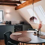Alte Pfarrhaus Galerie Apartment Gleisweiler